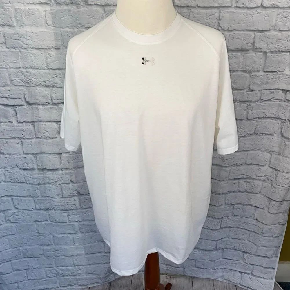 Under Armour men 2XL loose fit short sleeve crewneck white athletic shirt
